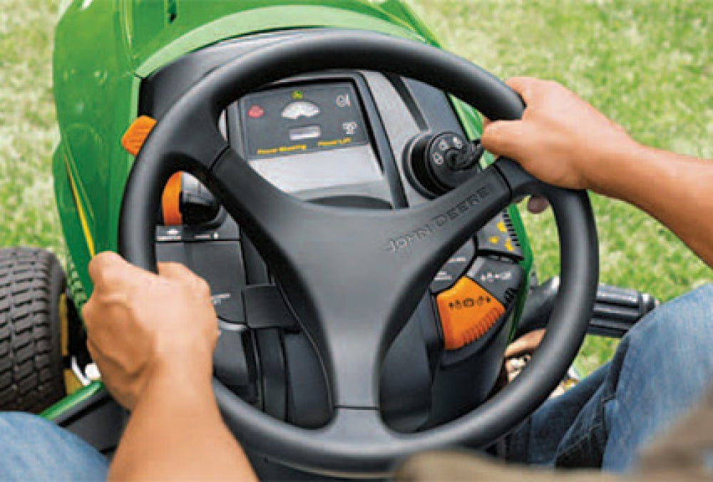 John Deere X590 mit 137 cm Mähdeck