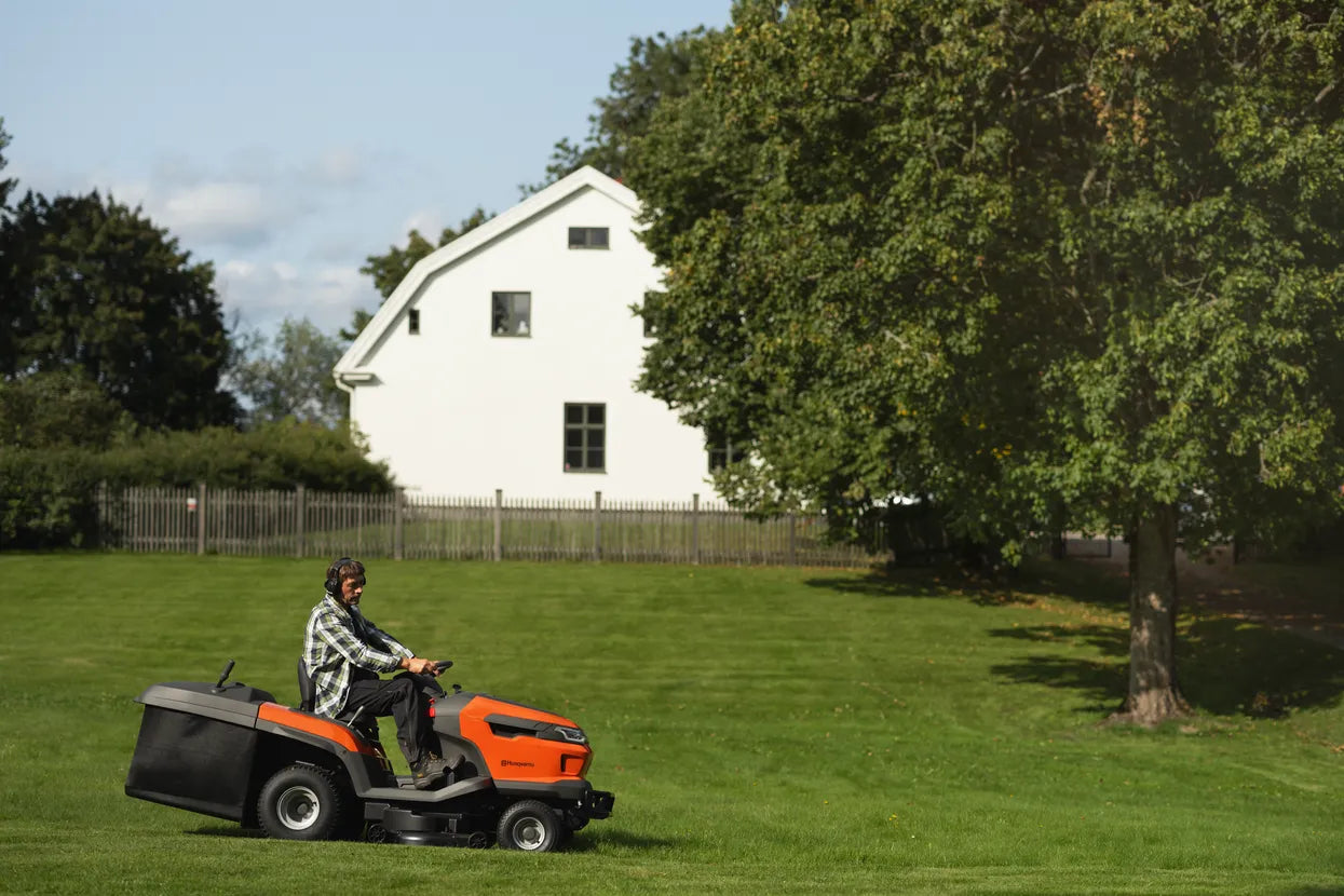 Husqvarna TC 220 T – Aufsitzmäher mit Grasfangkorb