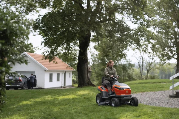 Husqvarna TS 100i – Kompakter Elektro-Aufsitzmäher